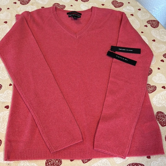 NWT TAHARI Pure Luxe 100% Cashmere V Neck Sweater. Pink, size Medium - Picture 7 of 12